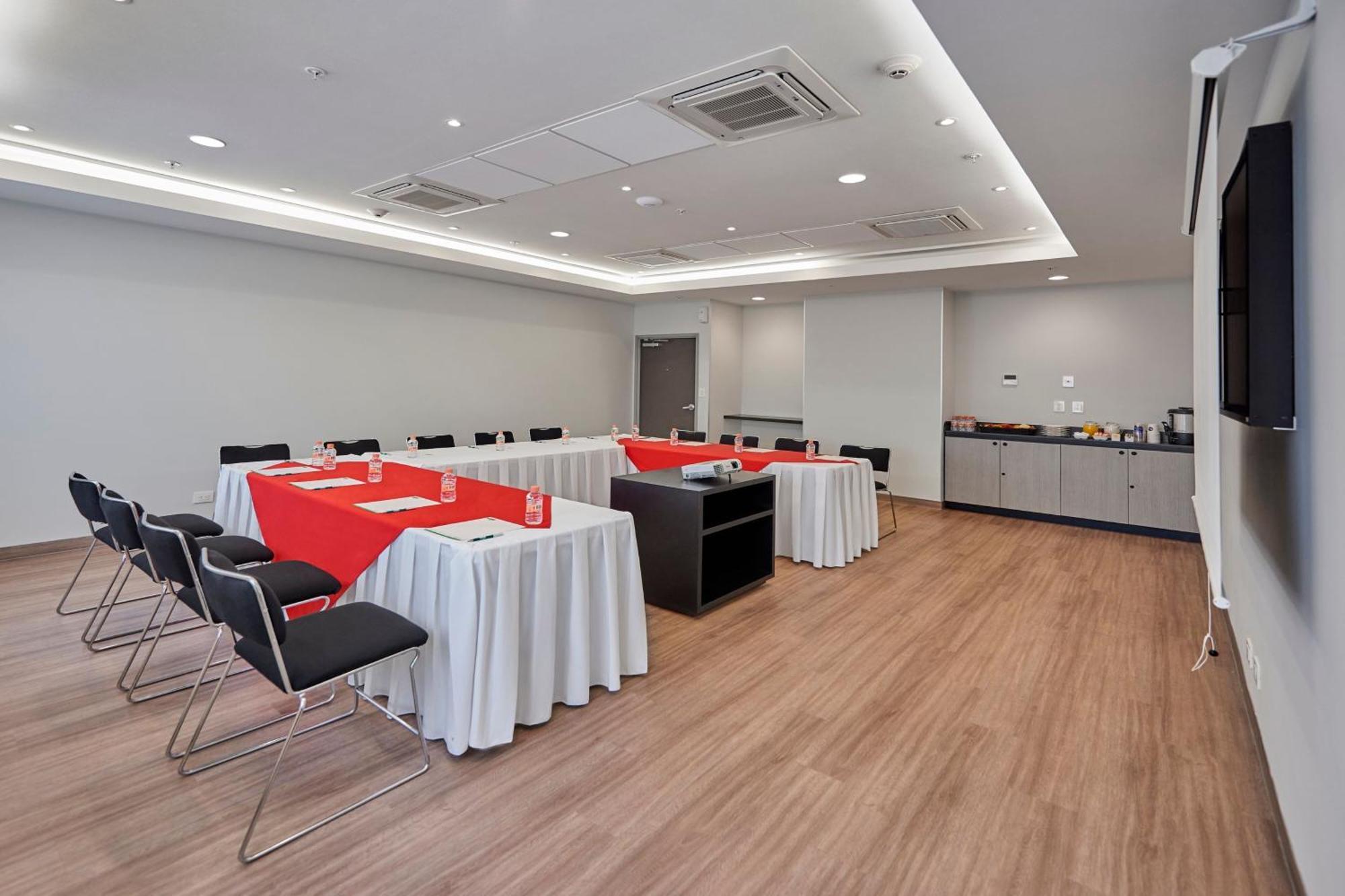 City Express Junior By Marriott Leon Centro De Convenciones מראה חיצוני תמונה