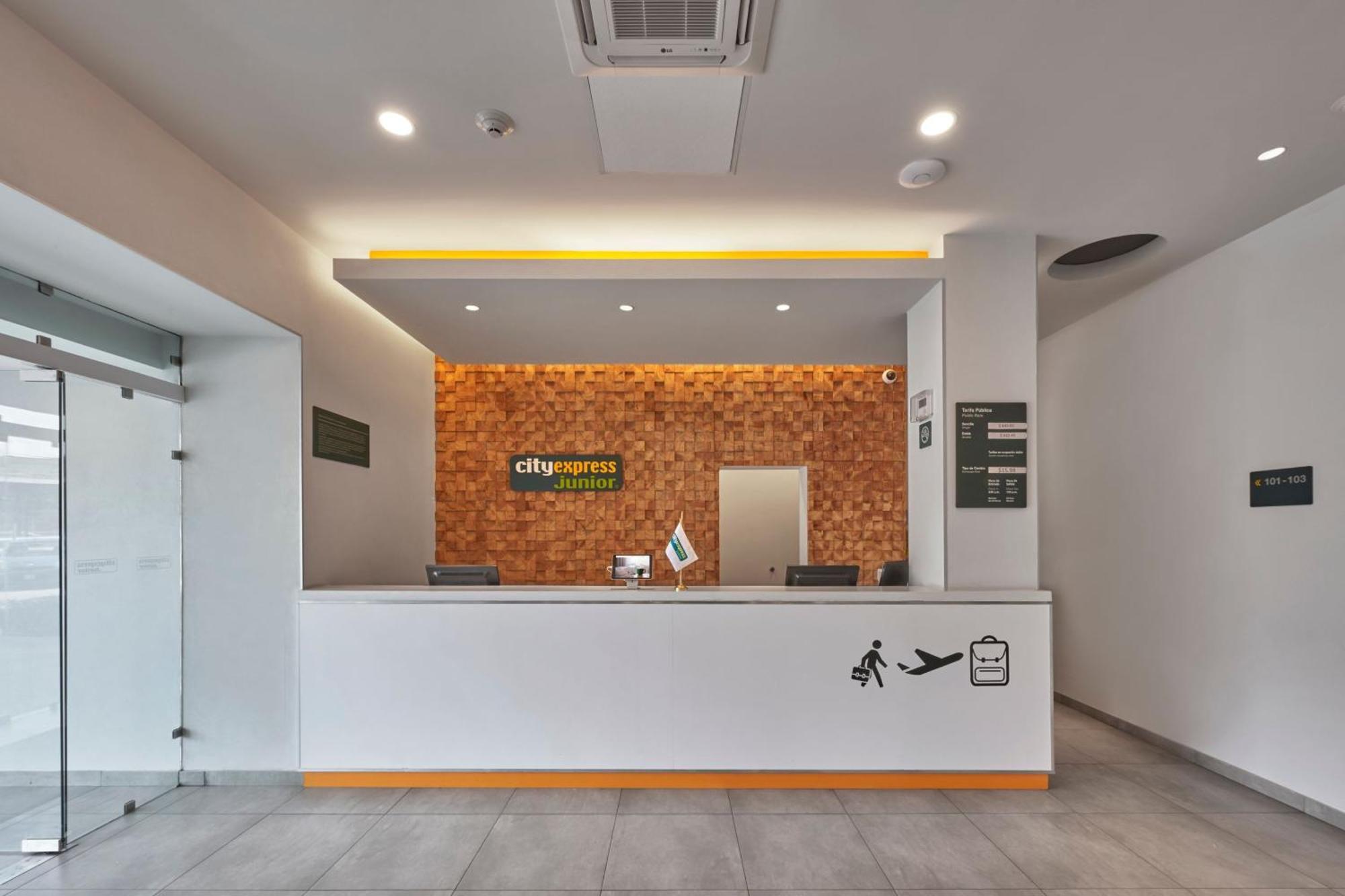 City Express Junior By Marriott Leon Centro De Convenciones מראה חיצוני תמונה