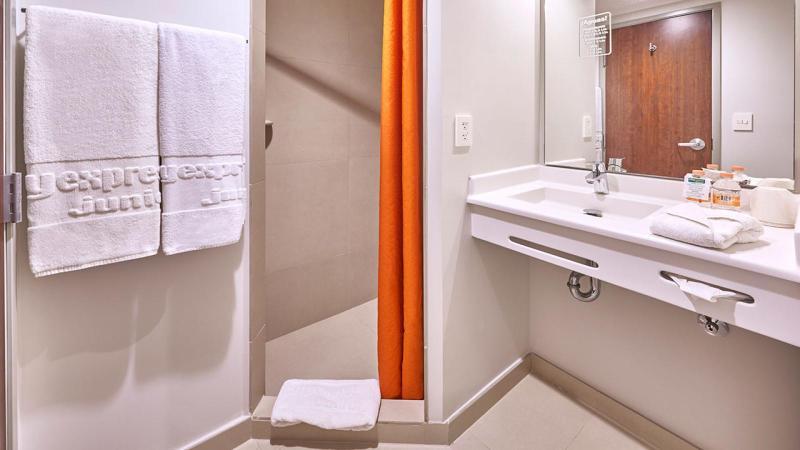 City Express Junior By Marriott Leon Centro De Convenciones מראה חיצוני תמונה